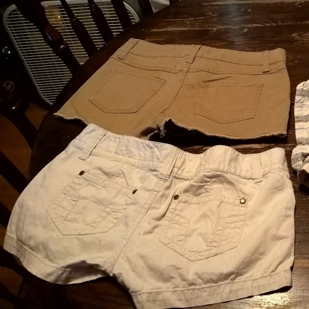 3 Shorts - Picture 3 of 4